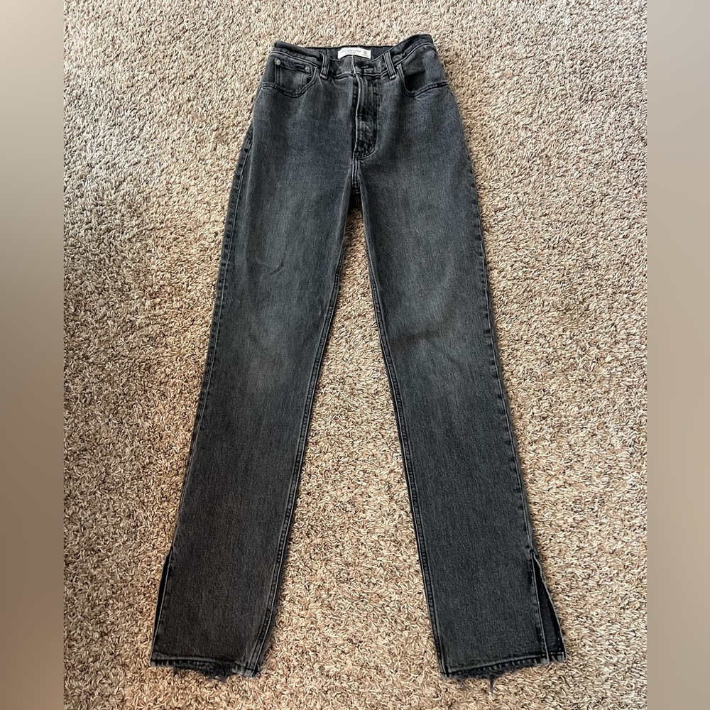 Abercrombie Gray 90s Straight Ultra High Rise w/ Split Hem - 24R